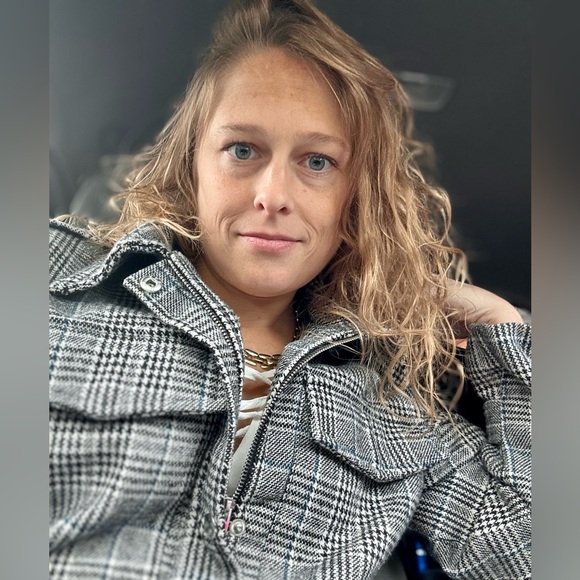 Meet your Posher, Bekah - Picture 2 of 9